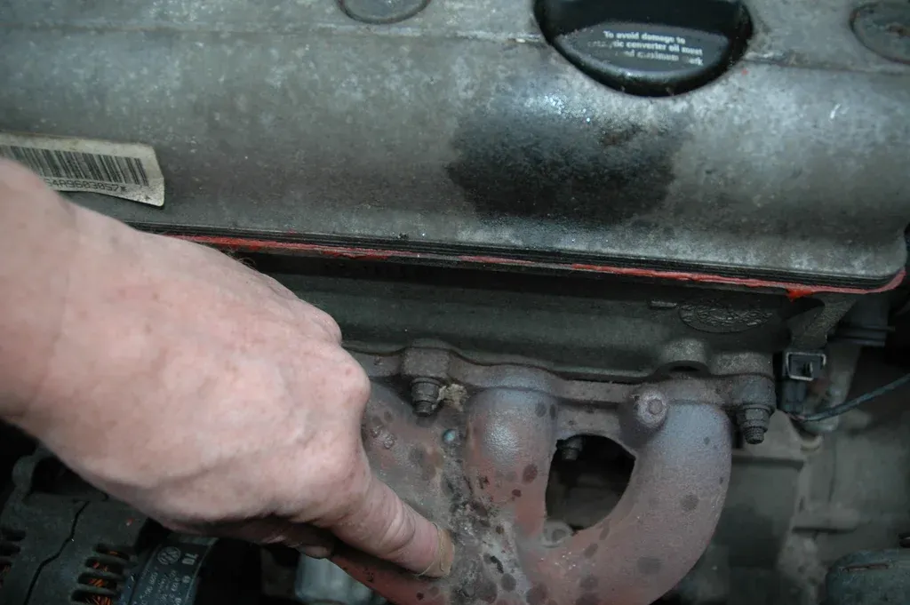 common signs of an exhaust manifold gasket leak on a car engine